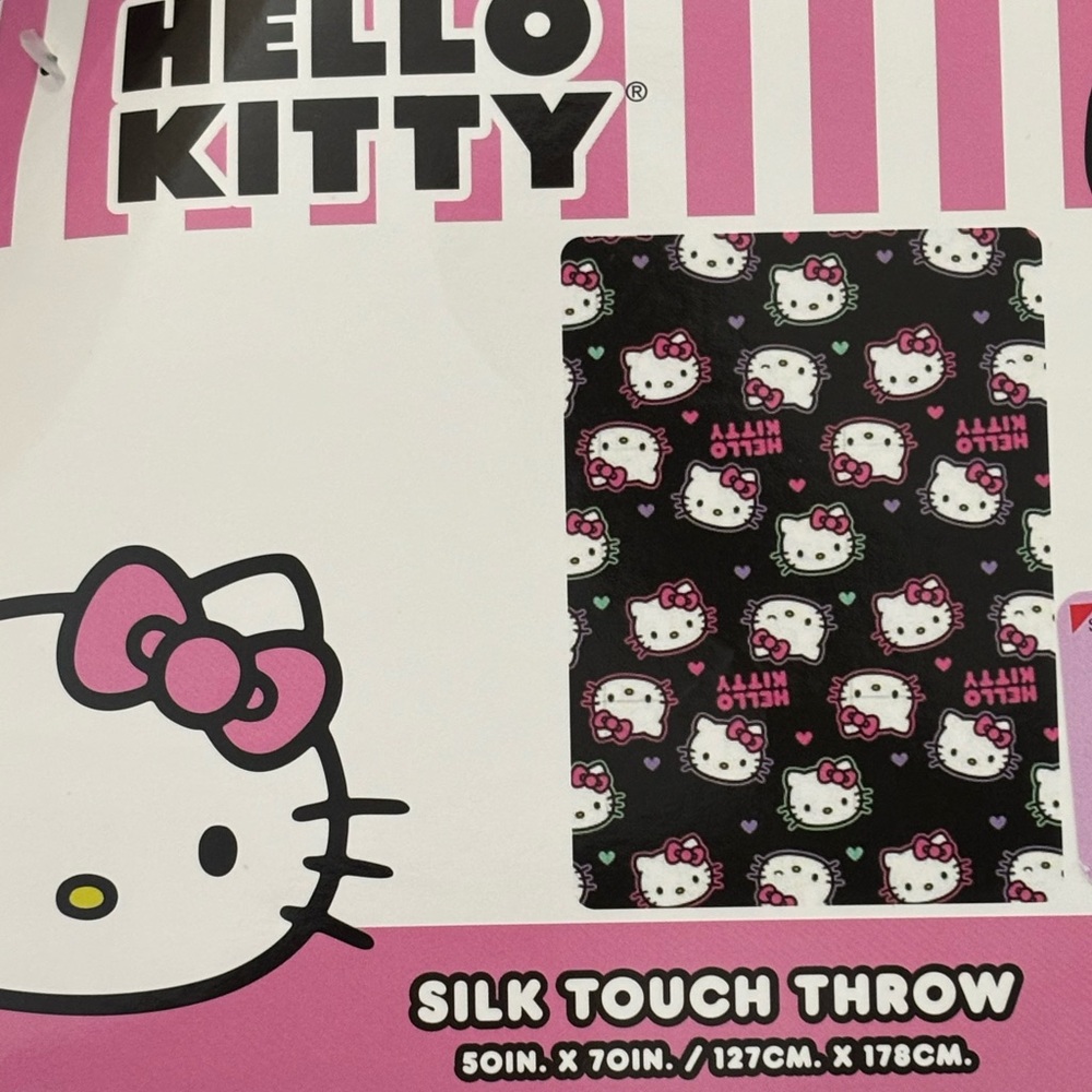 Hello Kitty Throw - Picture 2 of 2